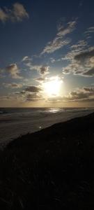 Praia Seca, 10 pessoas, em frente à lagoa do Tomé