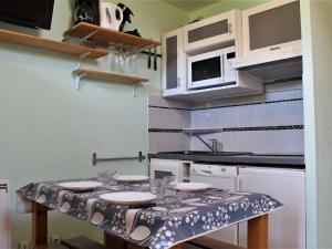 Appartement 2 pièces 4 couchages - Ski aux pieds, piscine dété - FR-1-330-39