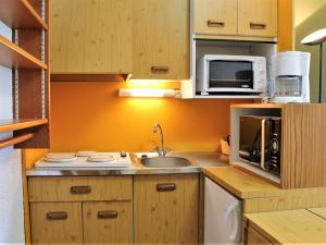 Studio 4 couchages à Risoul 1850 - pied de pistes, calme, balcon exposé Sud - FR-1-330-58