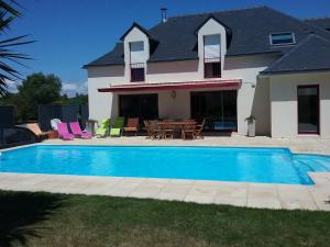 Maisons de vacances Maison avec piscine couverte pour 8 personnes a Sarzeau : photos des chambres