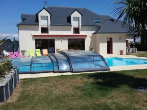 Maisons de vacances Maison avec piscine couverte pour 8 personnes a Sarzeau : photos des chambres