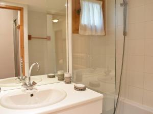 Appartement pour 6, centre Méribel, proche commerces et pistes, piscine lété - FR-1-180-303