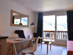 Studio pour 4 personnes à Méribel - Centre avec balcon et parking privé - FR-1-180-206