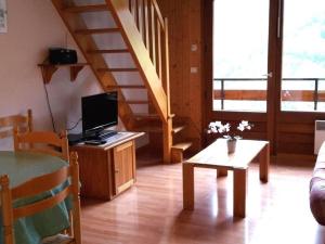 Appt 2P + mezzanine pour 6 - skis aux pieds - garage - WIFI - FR-1-241-21