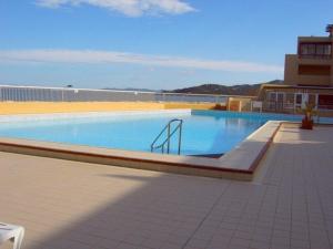 Appartement 3 pièces avec piscine et garage, proche plage - FR-1-251-6