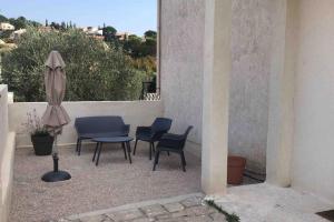 Haut de maison tout confort avec jardin et balcons