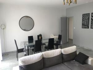 Appartements Haut de maison entierement renove avec garage : photos des chambres