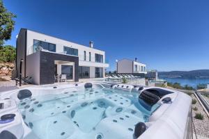 Villa Ultima with sea view, private pool, jacuzzi, gym and sauna
