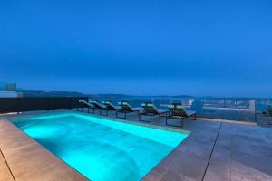 Villa Ultima with sea view, private pool, jacuzzi, gym and sauna 