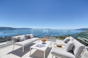 Villa Ultima with sea view, private pool, jacuzzi, gym and sauna