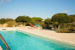 Villa esprit moderniste avec piscine