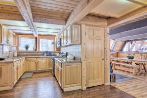Spacious Duck Creek Village Cabin with Hot Tub!