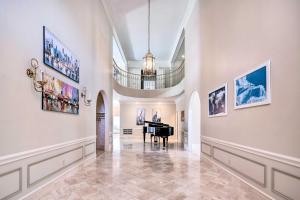 Lanai & Pool: Elegant Villa in Winter Haven!