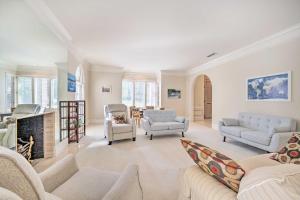 Lanai & Pool: Elegant Villa in Winter Haven!