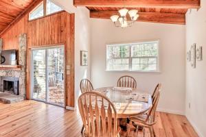 Pet-Friendly Serenity Now Cottage with Deck!