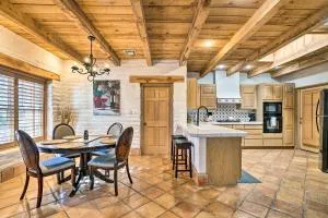 Las Cruces Home La Casa Blanca with Courtyard - Las Cruces