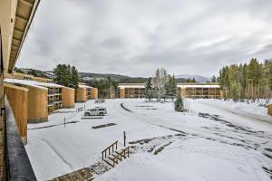Winter Park Condo with Hot Tub, 3 Mi to Slopes!