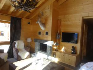 ANNA ISABELLE PENTHOUSE