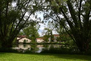 Hotels Logis La Source Bleue : photos des chambres