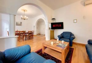 Nestor&Jeeves - MEYERBEER - Central - Very close sea