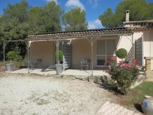 B&B / Chambres d'hotes Mas les vieux chenes : Chambre Double ou Lits Jumeaux - Vue sur Jardin