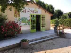 Campings Camping Le Douzou : photos des chambres