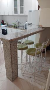 Casa aconchegante com ar condicionado para família em condomínio