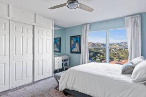 Hollywood Hideaway