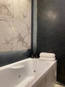 Family & Business Sauna Apartments Sienkiewicza Wesoła No 5 Centrum Downtown - 2 Bedroom with Private Sauna, Bath with Hydromassage, Parking - NEW!