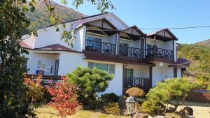 Travel Sketch Pension