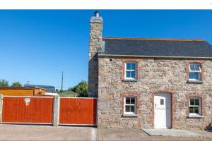 2 Bed Sandstone Residence