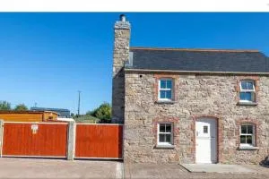 2 Bed Sandstone Residence - Silvermines