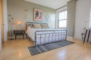 Designer Downtown Condo Suite - Splendid View