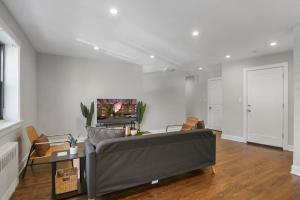 Lively 2BR Apartment Near the Beach and Park - Sheridan 1