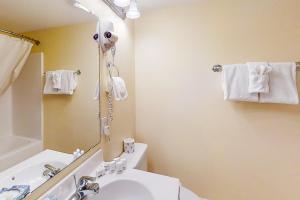 Coconut Grove 405