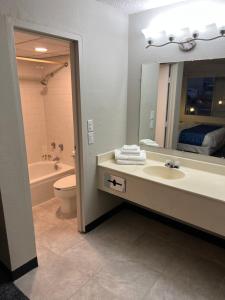 Travelodge by Wyndham Lincoln Northeast