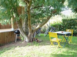 Maisons de vacances Tiny house with 2 electric bikes near sea river, Taden : photos des chambres