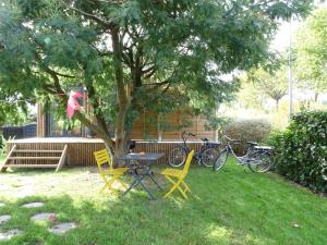 Maisons de vacances Tiny house with 2 electric bikes near sea river, Taden : photos des chambres