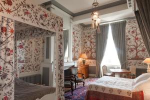 Hotels Chateau de La Ballue - Les Collectionneurs : photos des chambres