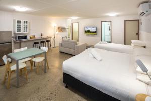 브리지워터 온 로던 Bridgewater Motel Victoria-24 HourCheck-In 호텔 스위트룸