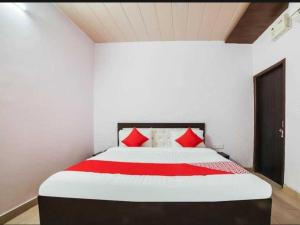 Hotel O KL khari Near Ashoka Park Mein Metro