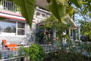 StayVista at Meraki Homestay - Pet Friendly and Scenic View - Dharamsala