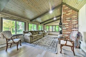 Waterfront Lake Huron Getaway Private Beach!