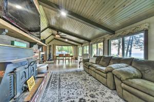 Waterfront Lake Huron Getaway Private Beach!