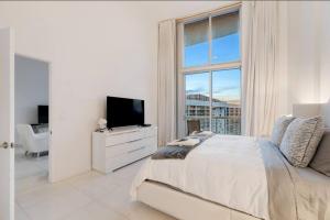 Beautiful One Bedroom Condo 16ft ceilings at the W