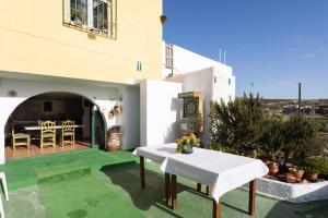 Mountain, Seaviews, and Pool Relax By Sunkeyrents