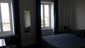 Hotels La Roche du Marais : Chambre Lit King-Size - Vue sur Mer