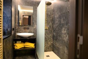 Modern apartment with terrace at Theaterplein