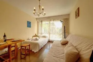 Quiet studio with balcony near the beach - 乌尔加特