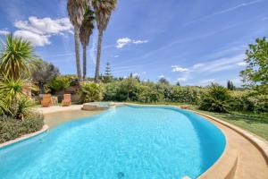 Maisons de vacances Beautiful house with pool and garden : Maison de Vacances